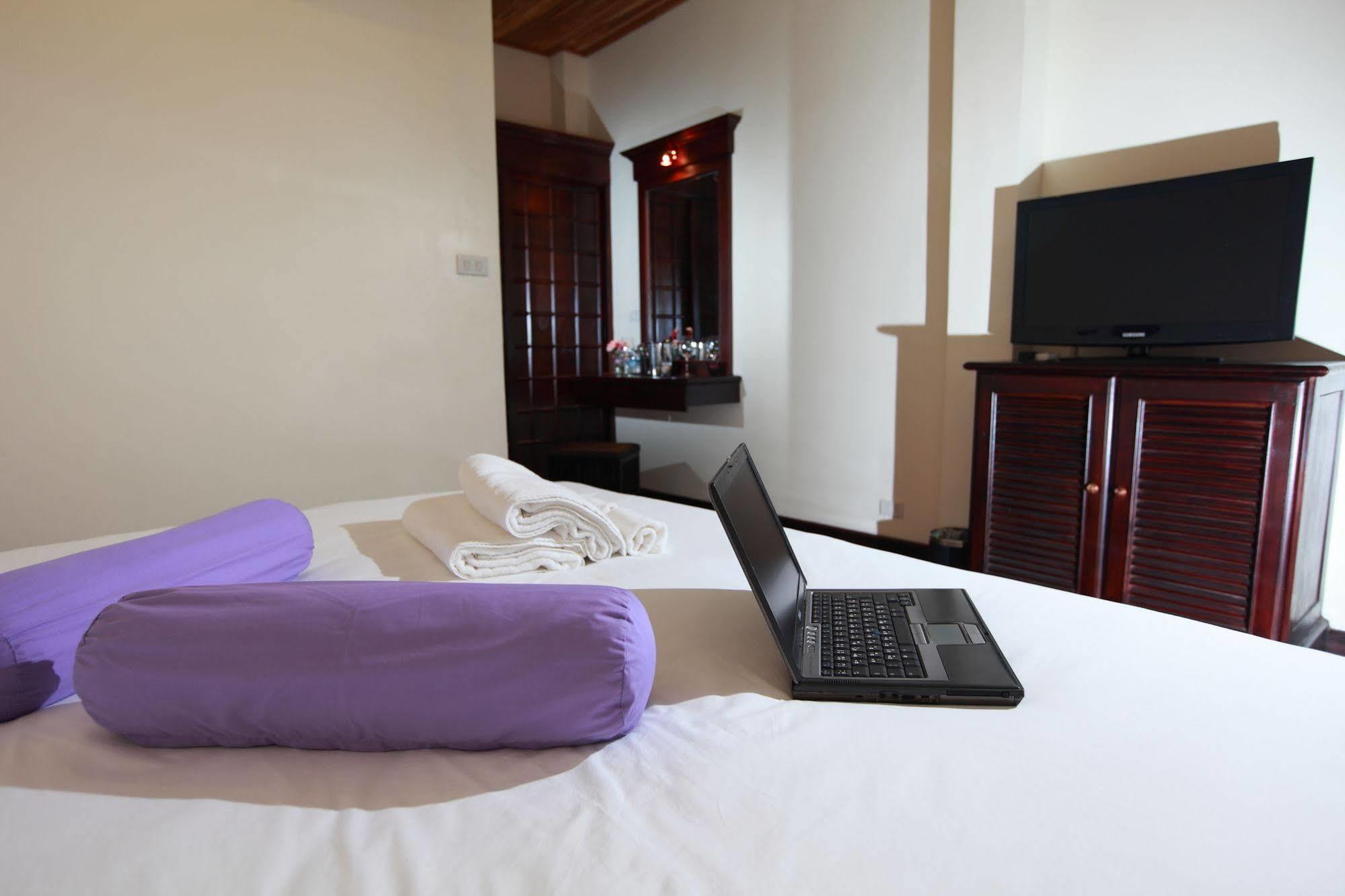 Seasons Riverside Hotel Vientiane Exteriör bild