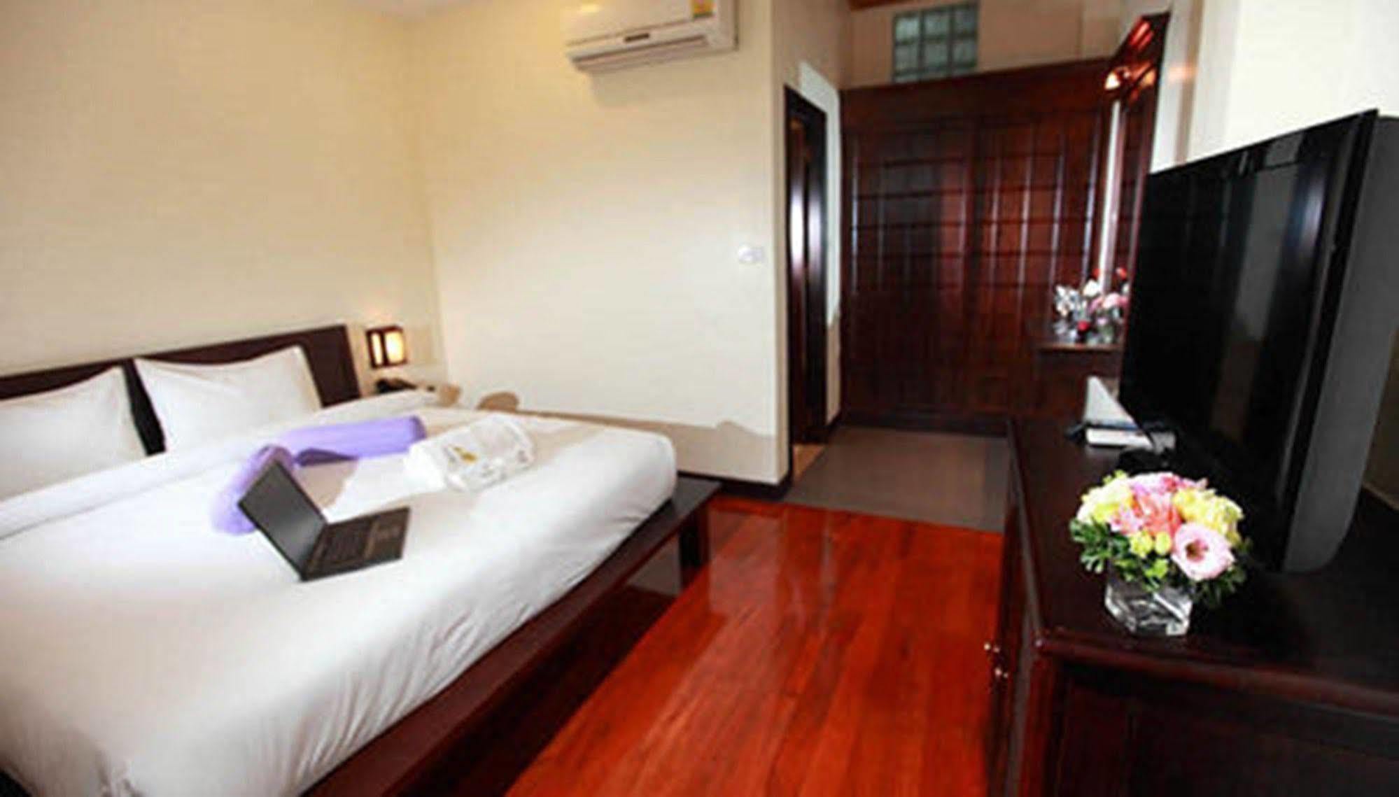 Seasons Riverside Hotel Vientiane Exteriör bild